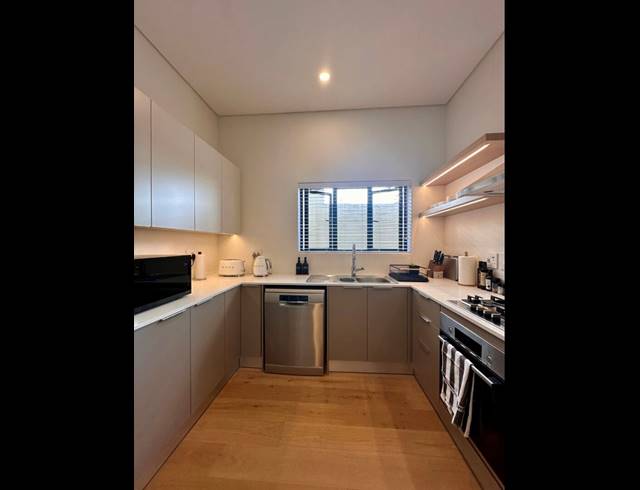 2 BEDROOM APARTMENT TO LET IN SEA POINT